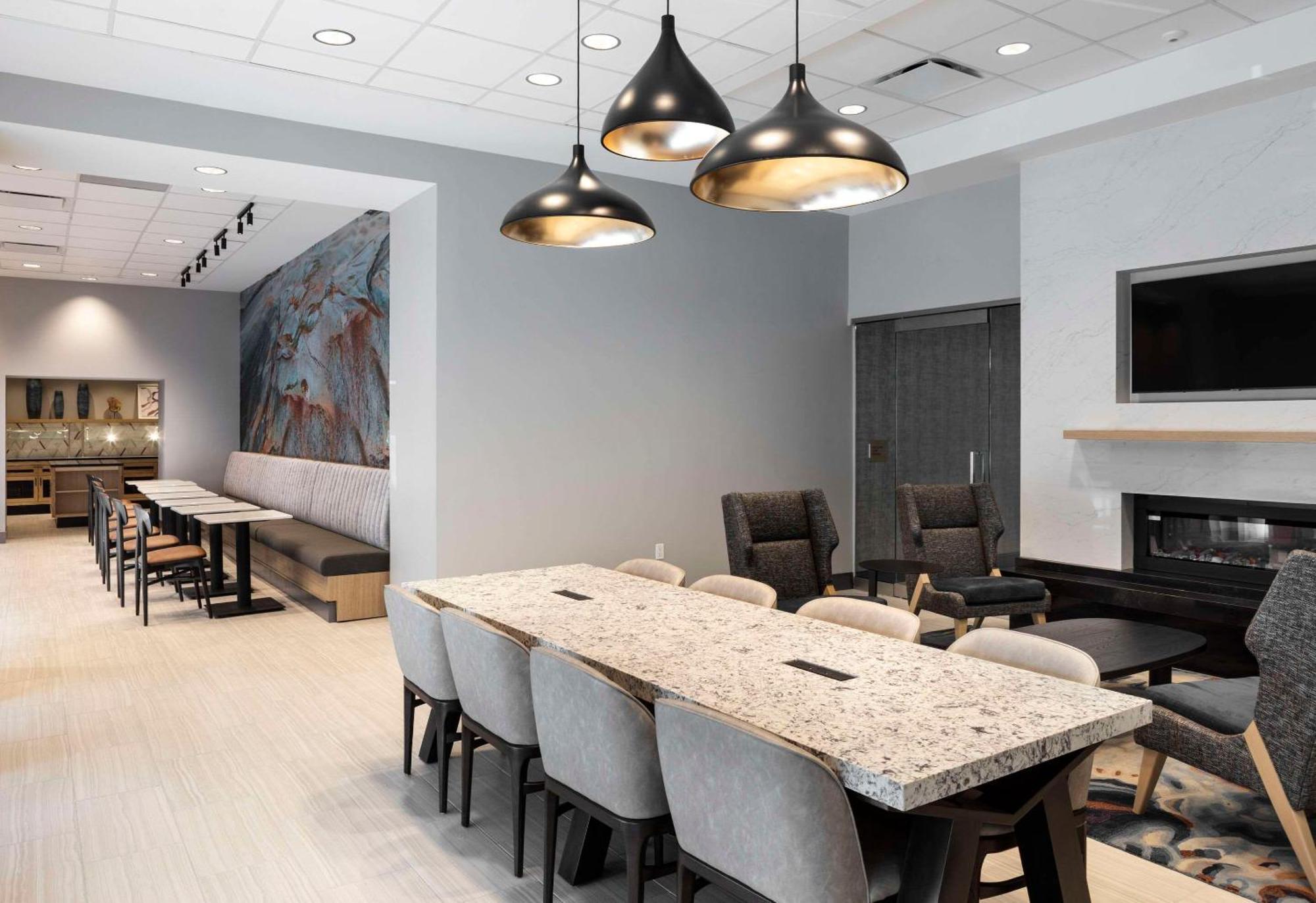 Radisson Salt Downtown Hotel