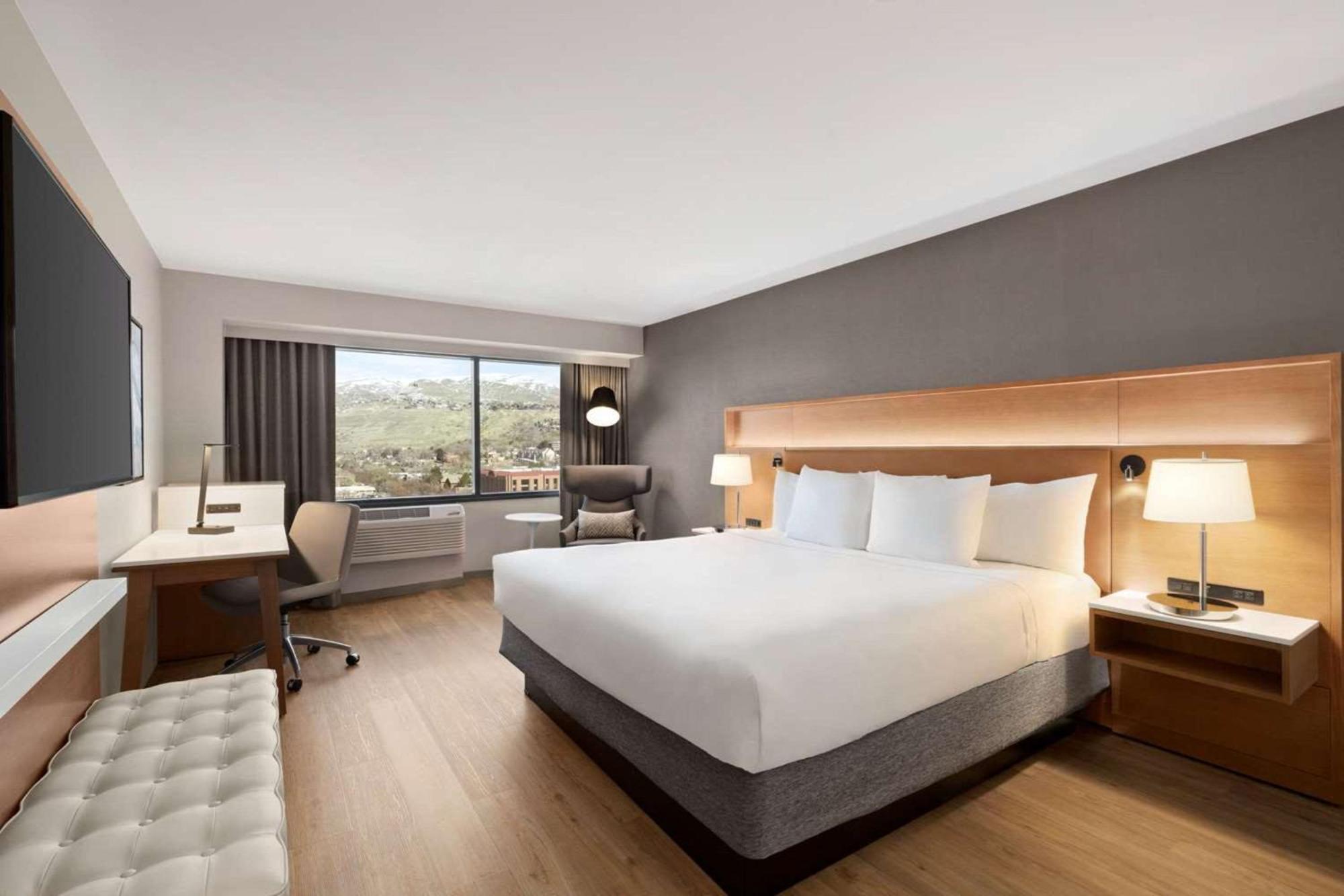 Radisson Salt Downtown Hotel 4*